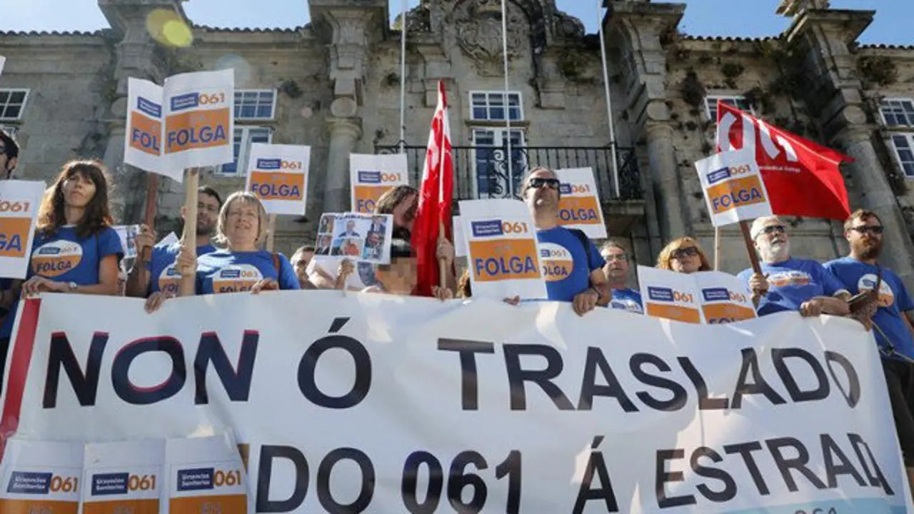 Integrantes del comité de huelga del 061 durante la concentración del pasado 14 de agosto. EFE 