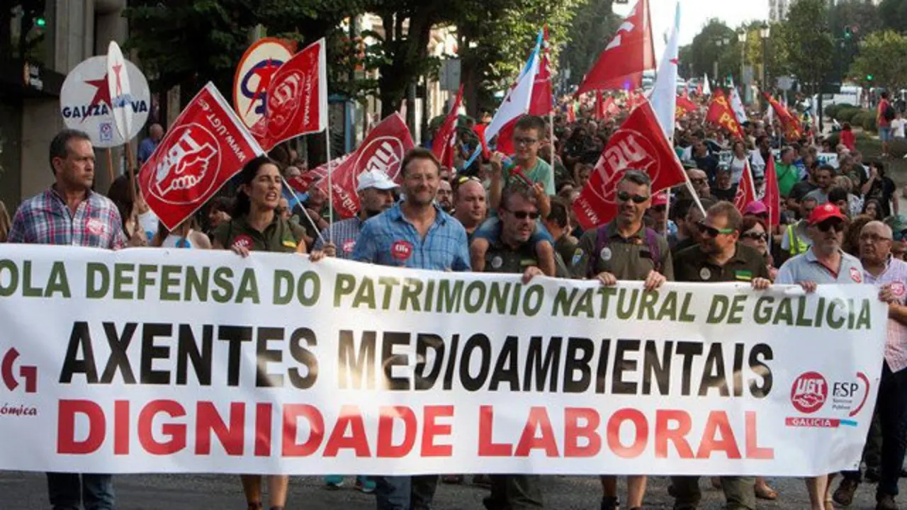 Manifestación de los agentes forestales en Vigo. EFE