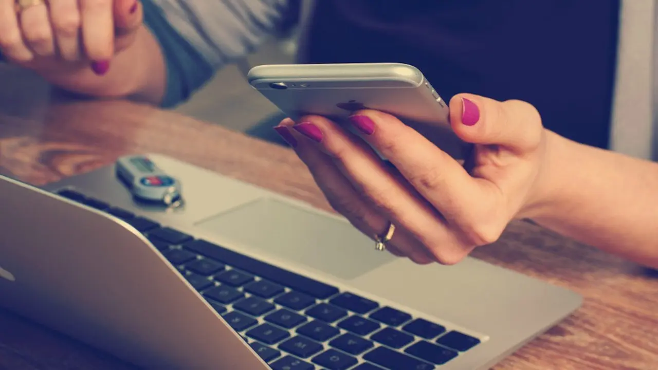 El 36,2% de los autónomos encuestados aseguran que trabajan ocho o más horas al día. EP