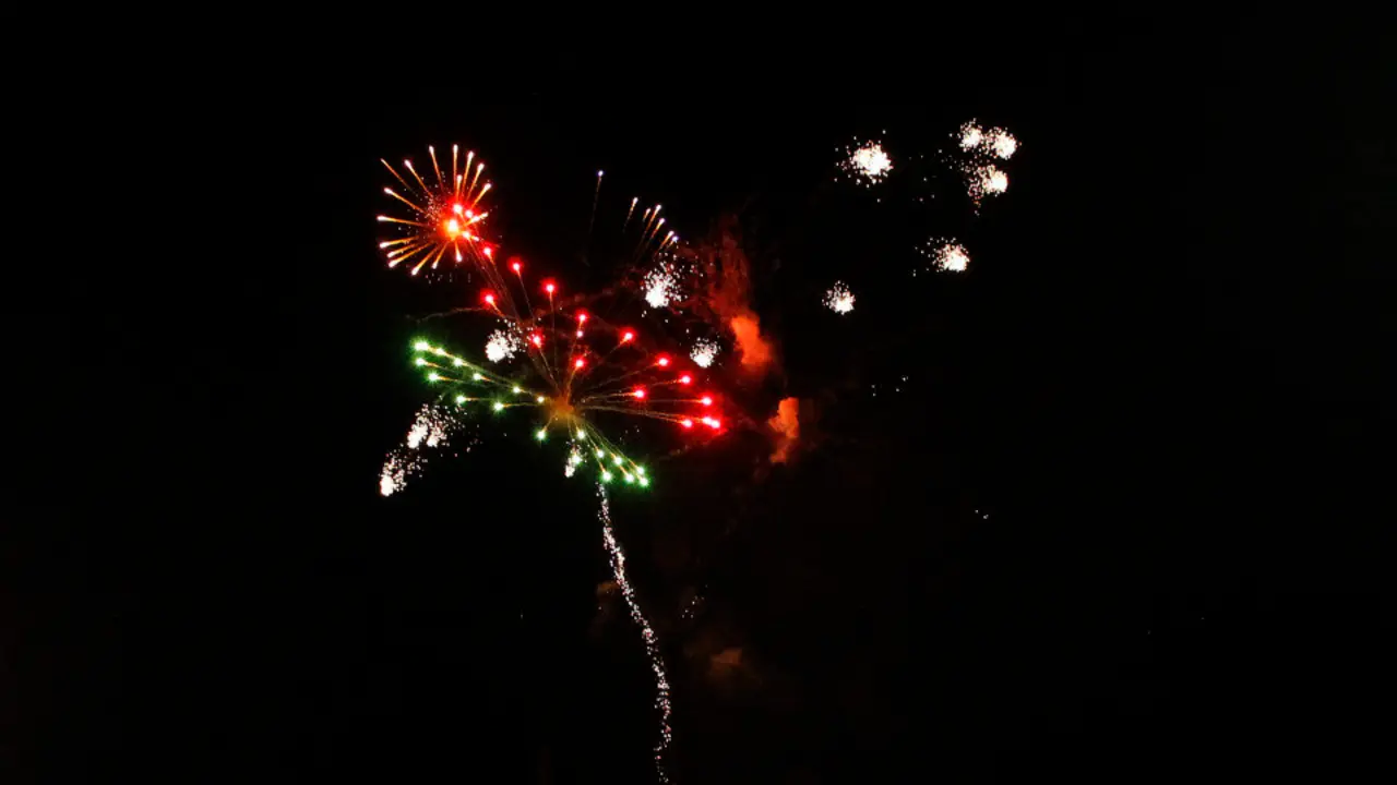 Imagen de unos fuegos artificiales. ARCHIVO