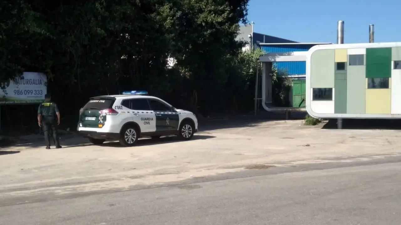 Vehículo da Garda Civil no lugar onde se cometeu o intento de agresión sexual. GARDA CIVIL