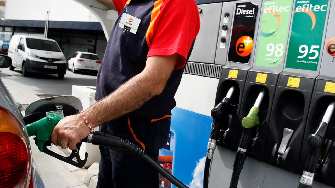 Un surtidor de gasolina. PEPE FERRÍN (AGN)