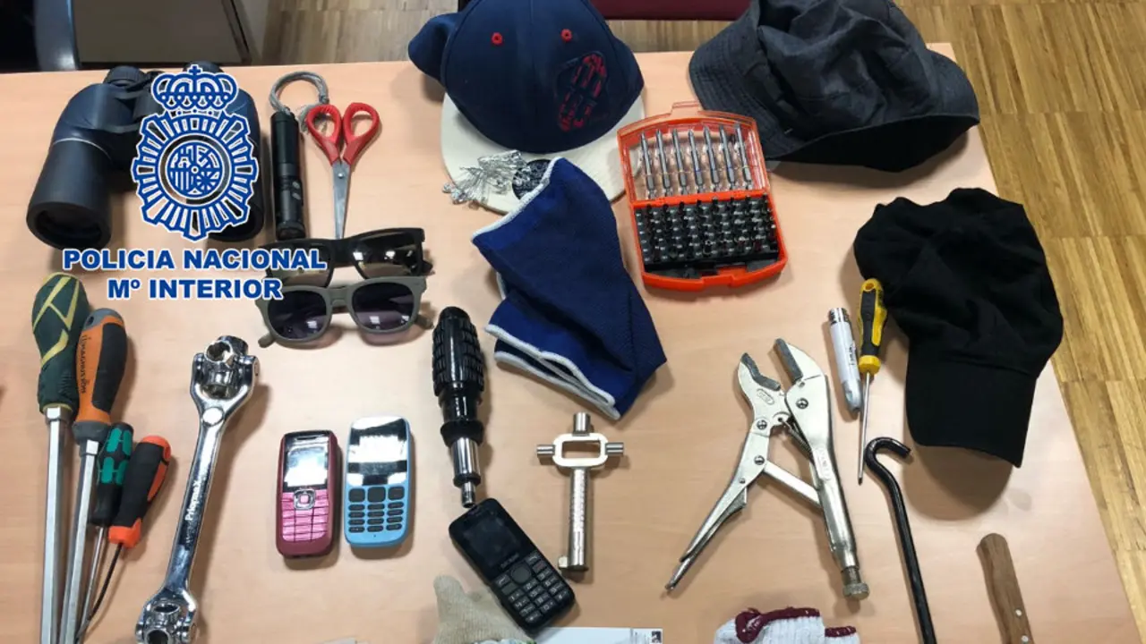 Material incautado en los registros. POLICÍA NACIONAL