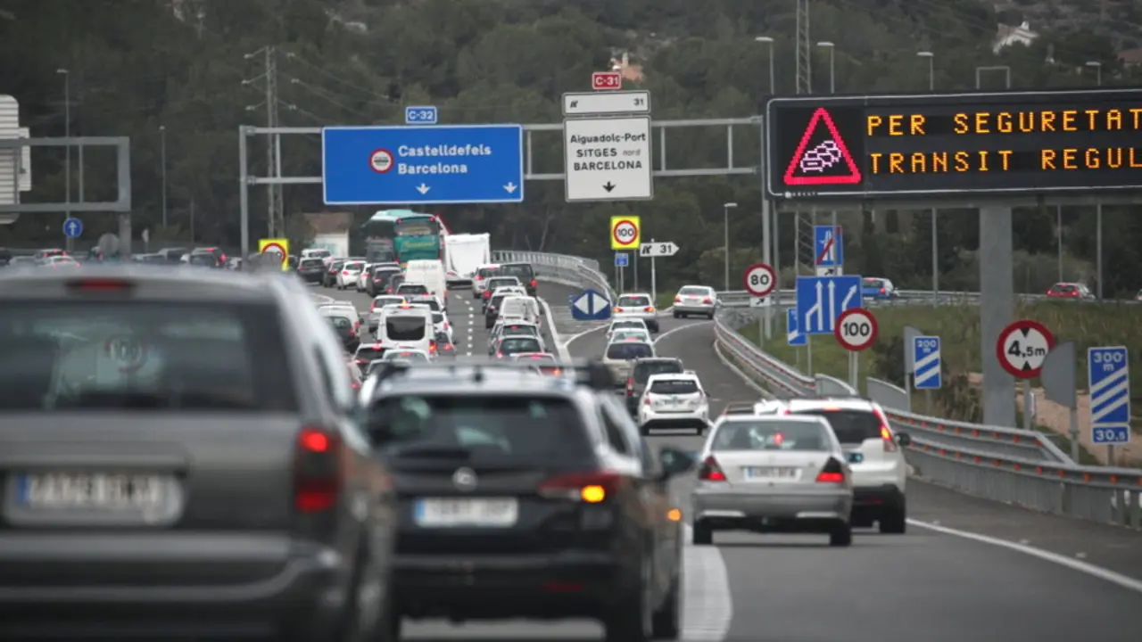 La Operación Retorno de Verano comenzará el viernes tarde y concluye el domingo a medianoche. JAUME SELLART (EFE)