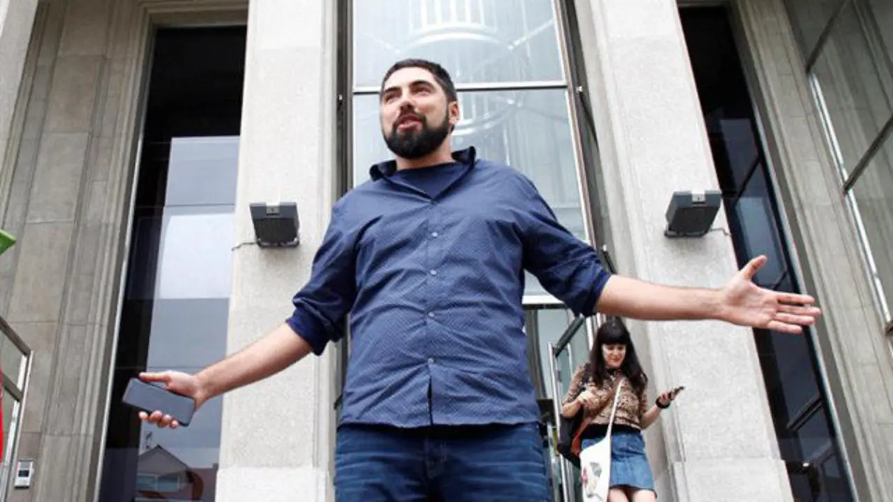 El concejal Xiao Varela se ausentó de la votación de la Autoridad Portuaria. CABALAR