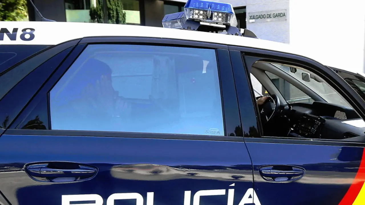 A El acusado por los intentos de agresión sexual en San Pedro y O Carmen abandonando los Juzgados VICTORIA RODRÍGUEZ