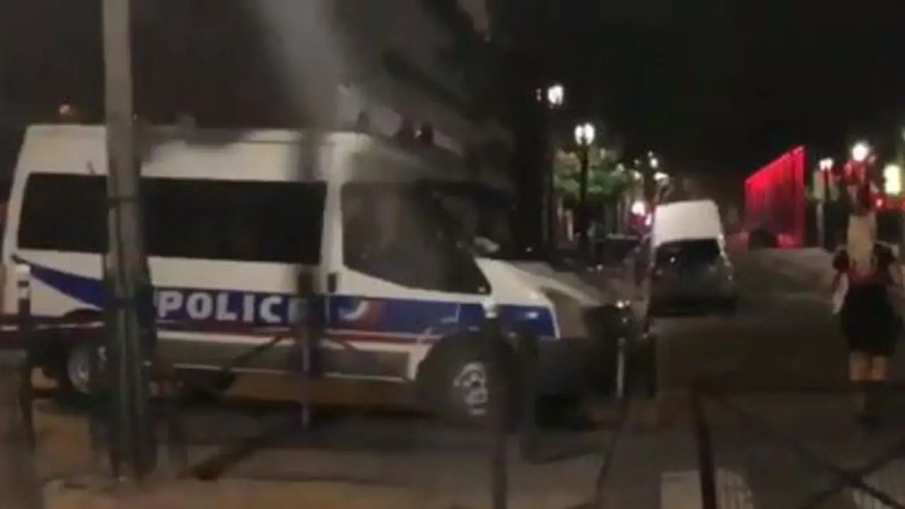 Un hombre atacó en París a varios transeúntes. TWITTER
