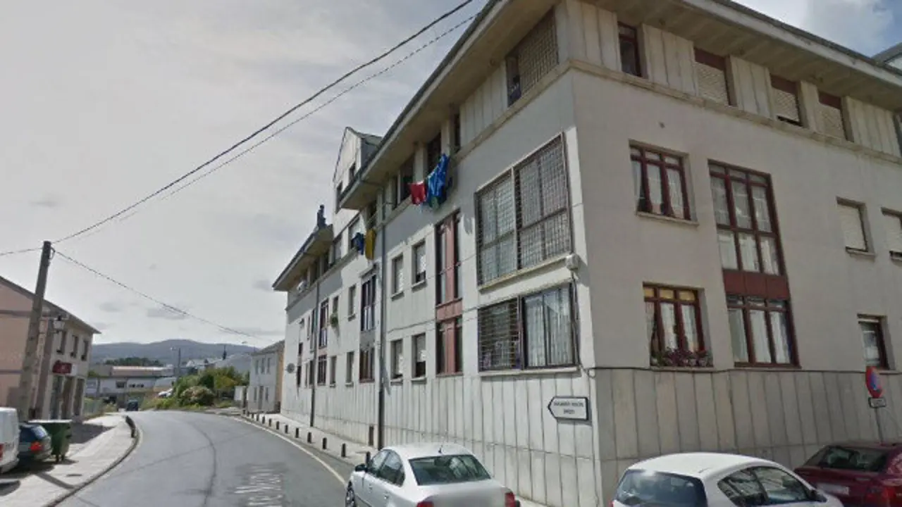 Edificio en el que se produjo el crimen, en La Caridad. GOOGLE MAPS