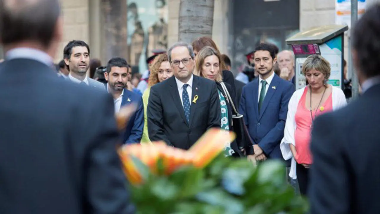 Torra, en la ofrenda floral a Casanova. MARTA PÉREZ