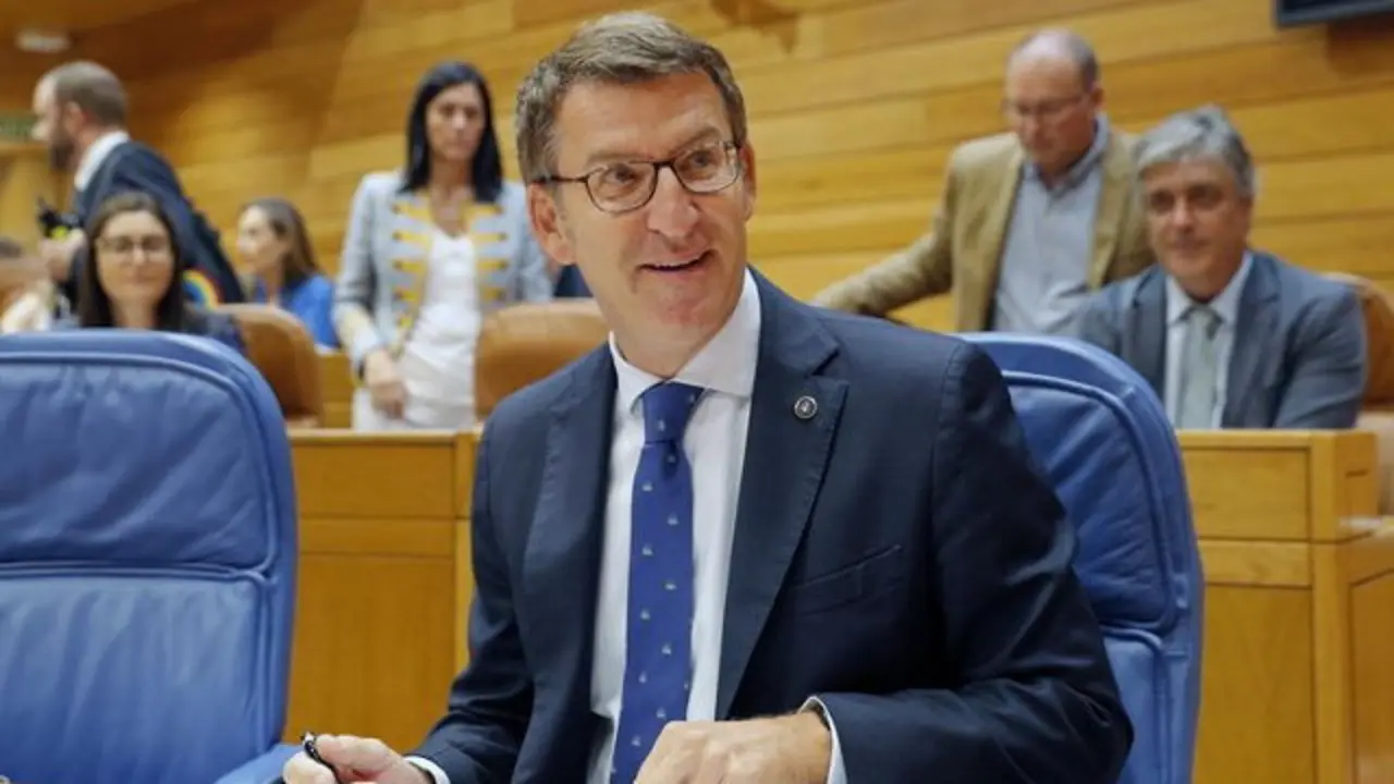 Feijóo, antes de responder a las preguntas sobre el fallecido en A Estrada. LAVANDEIRA JR.