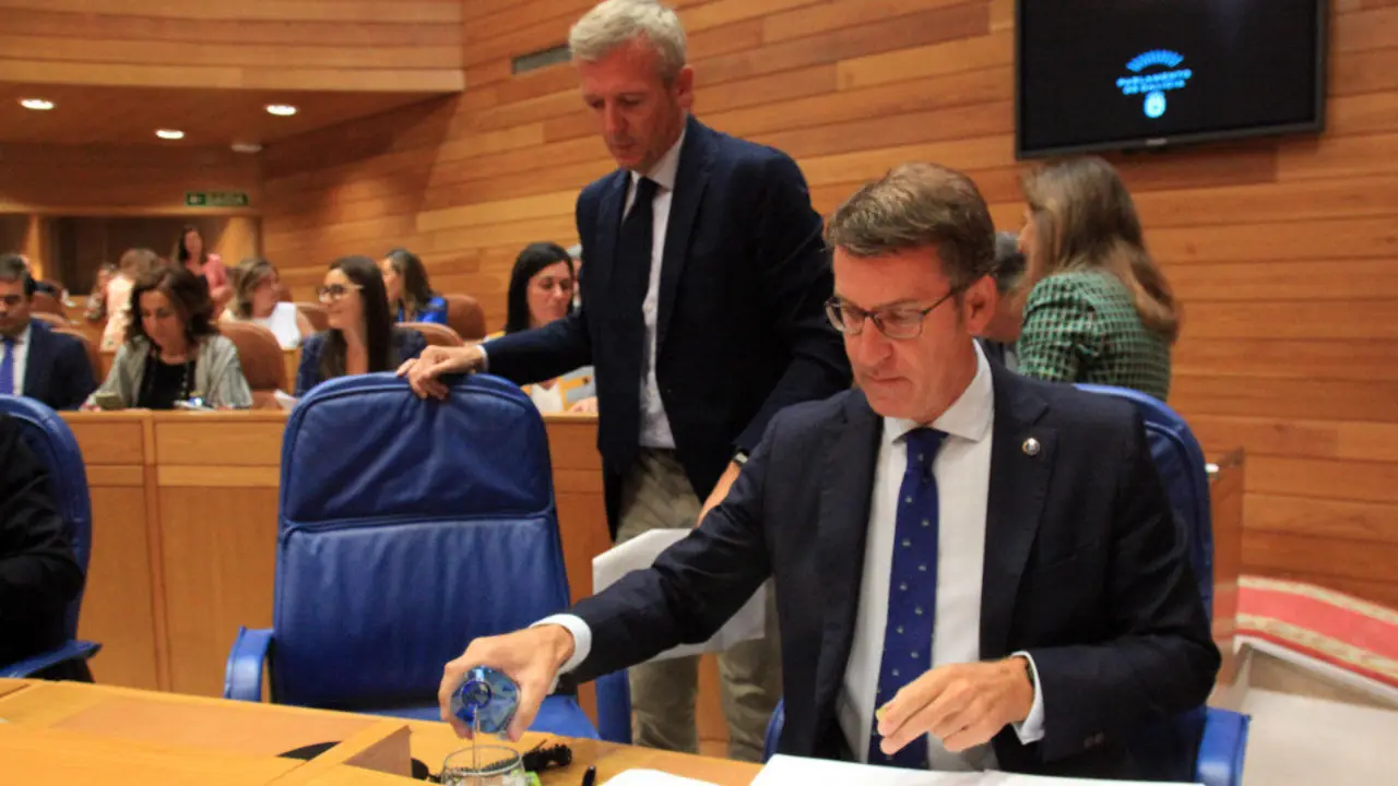 Feijóo e Rueda, este mércores no pleno do Parlamento. PEPE FERRÍN (AGN)