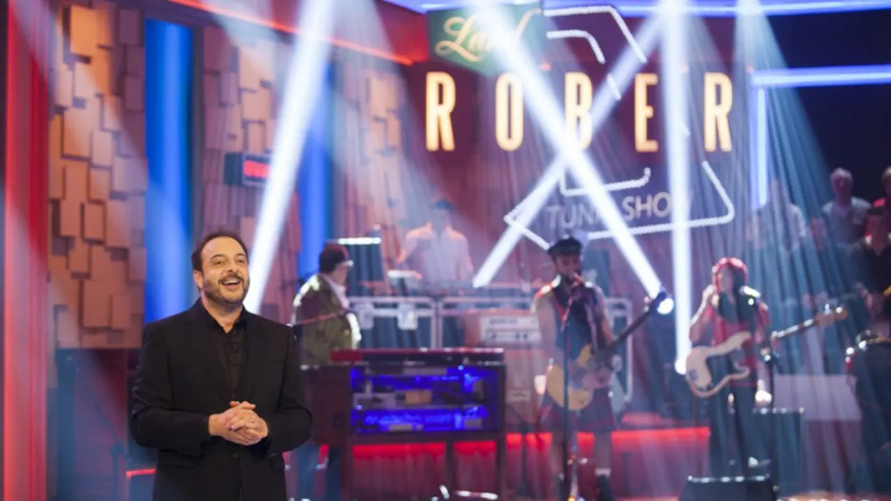 Roberto Vilar presentando Land Rober Tunai Show. CRTVG