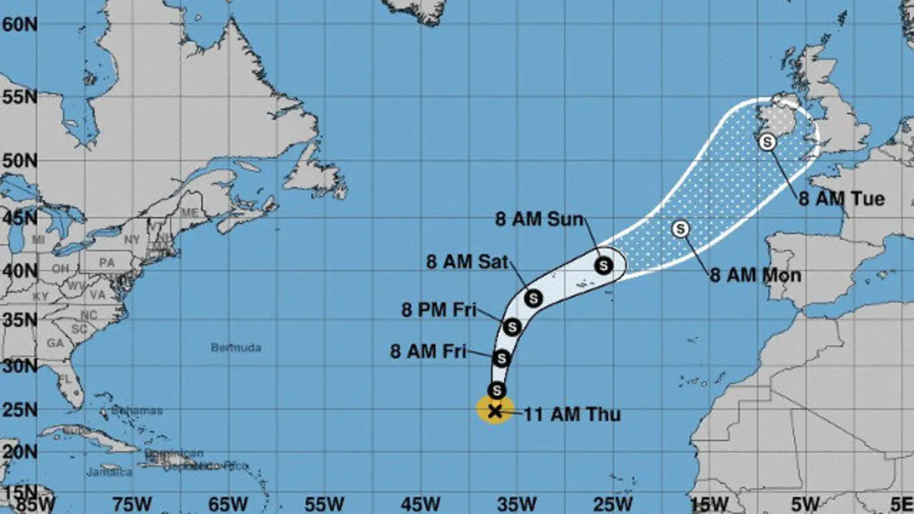 Trayectoria que seguir&aacute; Helen en las pr&oacute;ximas horas. NATIONAL HURRICANE CENTER