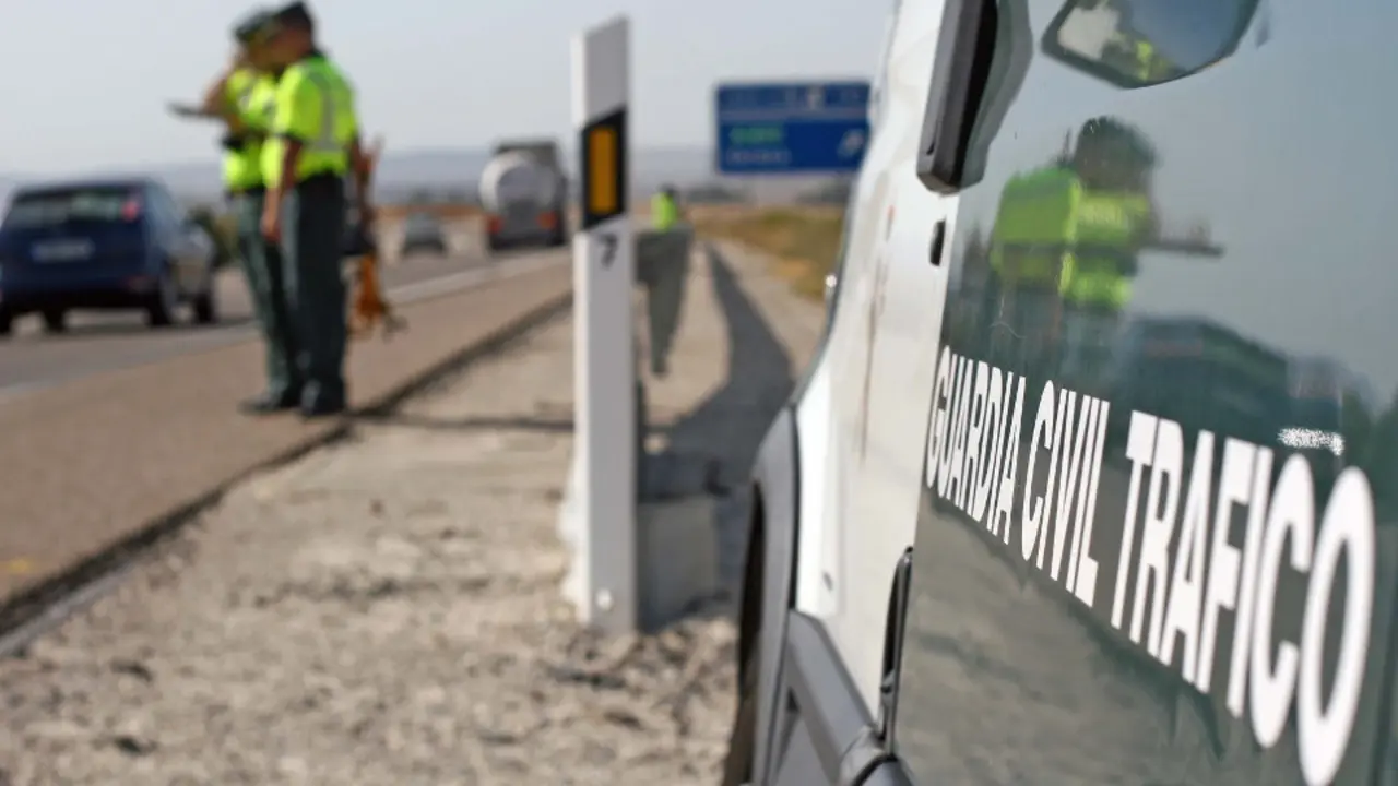 Dos agentes de la DGT.AEP