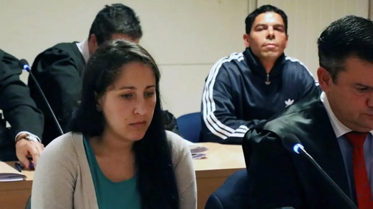 La pareja acusada de matar a una mujer que compraba cocaína en A Pobra en el arranque del juicio. XOÁN REY