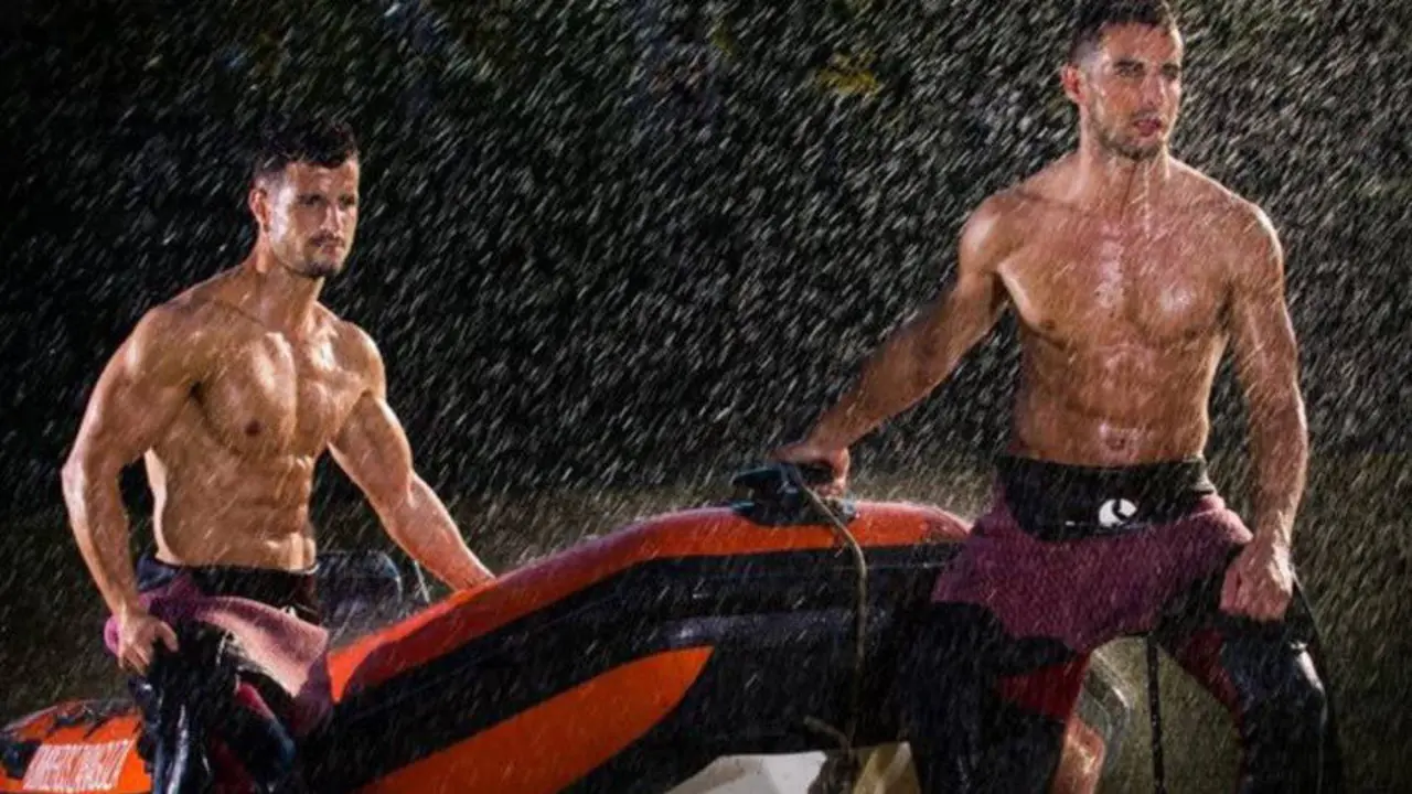 Imagen del calendario de los bomberos de Zaragoza. EP