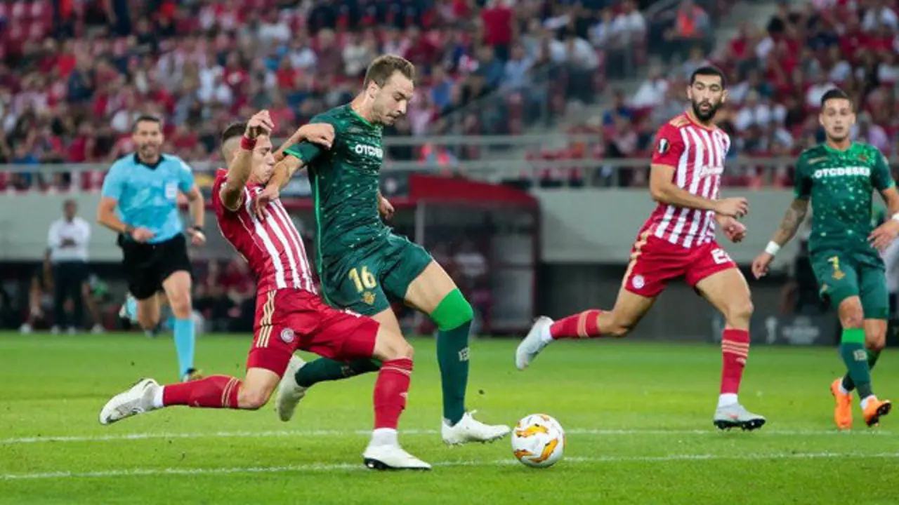 Un lance del Olympiacos-Betis. GEORGIA PANAGOPOULOU