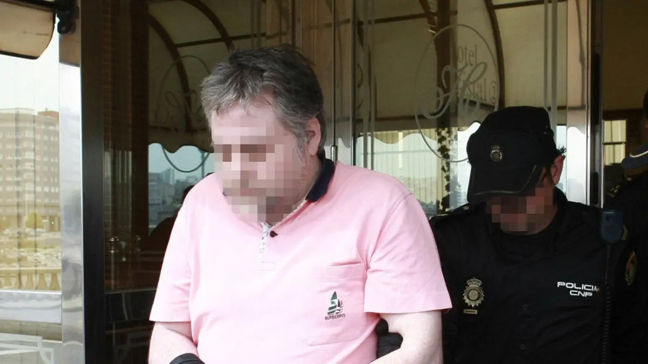 Javier Miras, tras ser detenido por la Policía Nacional. CABALAR (EFE)