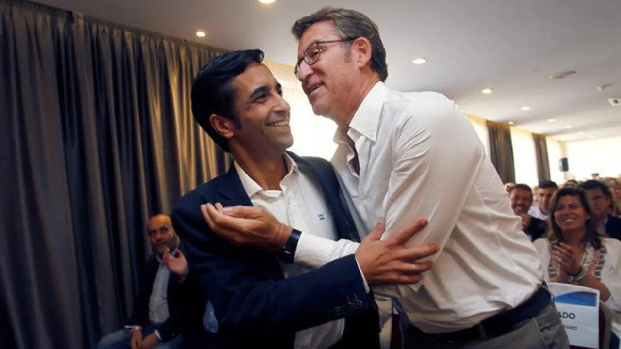 Feijóo abraza a Rey Varela. KIKO DELGADO (EFE)