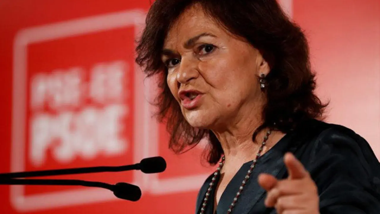 La vicepresidenta del Gobierno, Carmen Calvo. JAVIER ETXEZARRETA (EFE) 