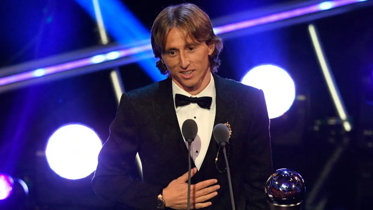 Luka Modric recoge el premio The Best. NEIL HALL (Efe)