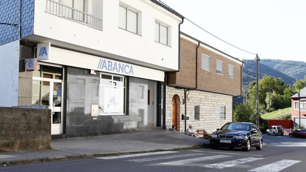 Oficina de Abanca en Seoane do Courel. GUILLE DACAL (AEP)