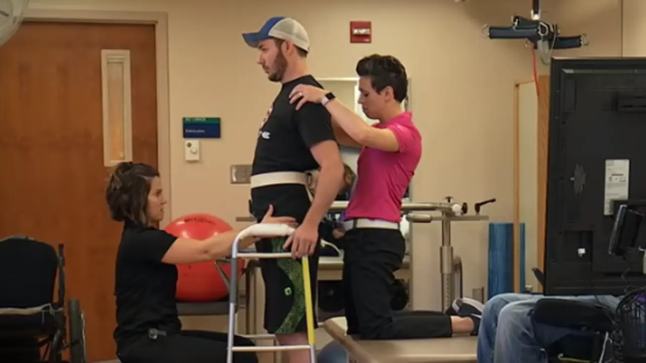 Jered Chinnock, durante uno de sus ejercicios. MAYO CLINIC YOUTUBE