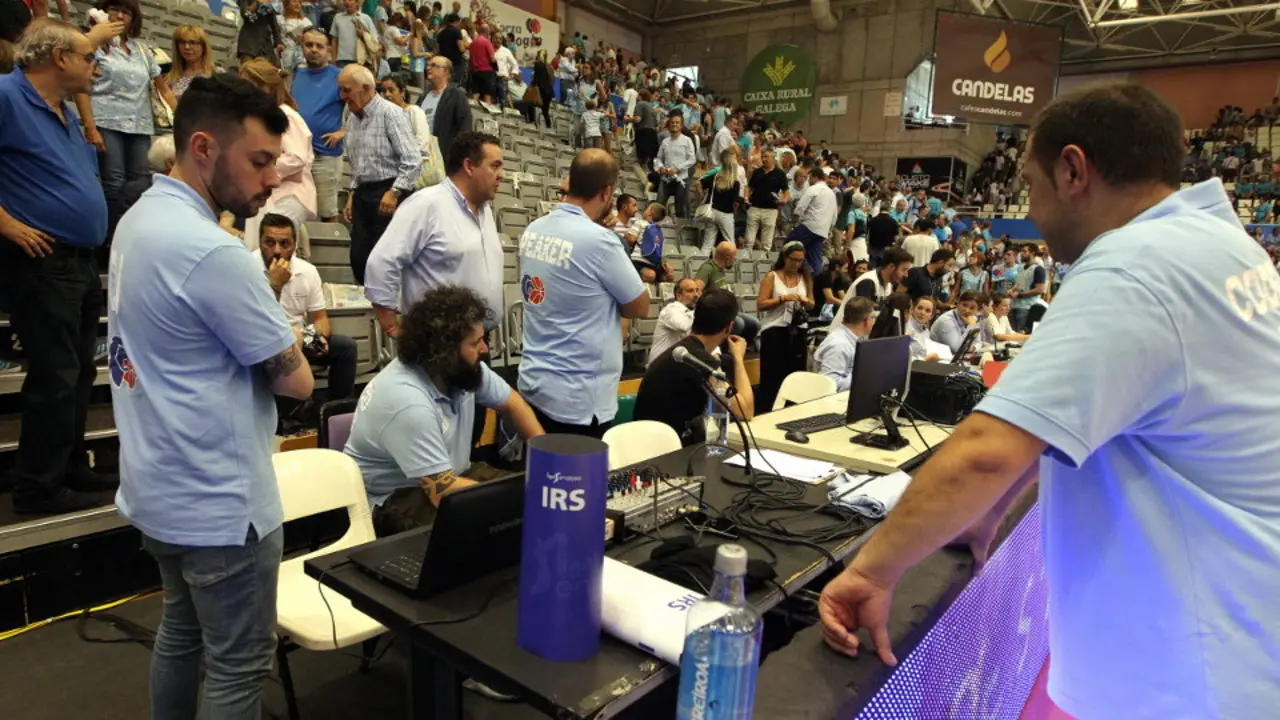 La mesa del Pazo. J.VÁZQUEZ