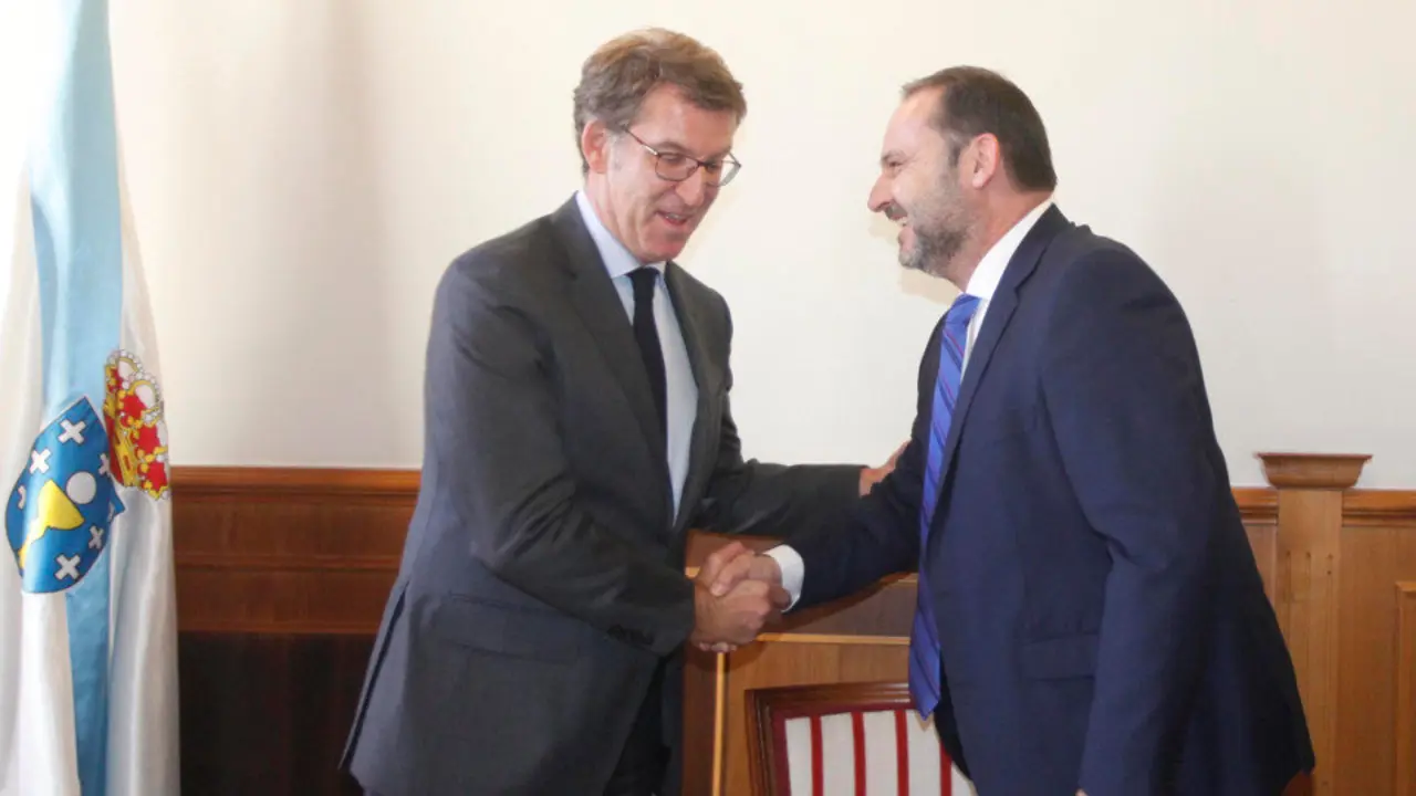 Feijóo y Ábalos, este miércoles en Santiago. PEPE FERRÍN (AGN)