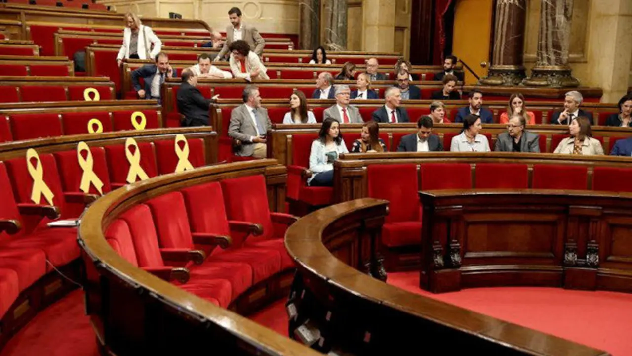 Pleno del Parlament. TONI ALBIR (EFE)