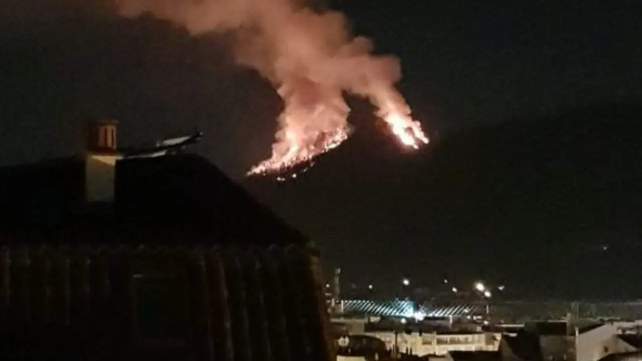 Incendio en la parroquia de Negros, Redondela. TWITTER (@batallont15)