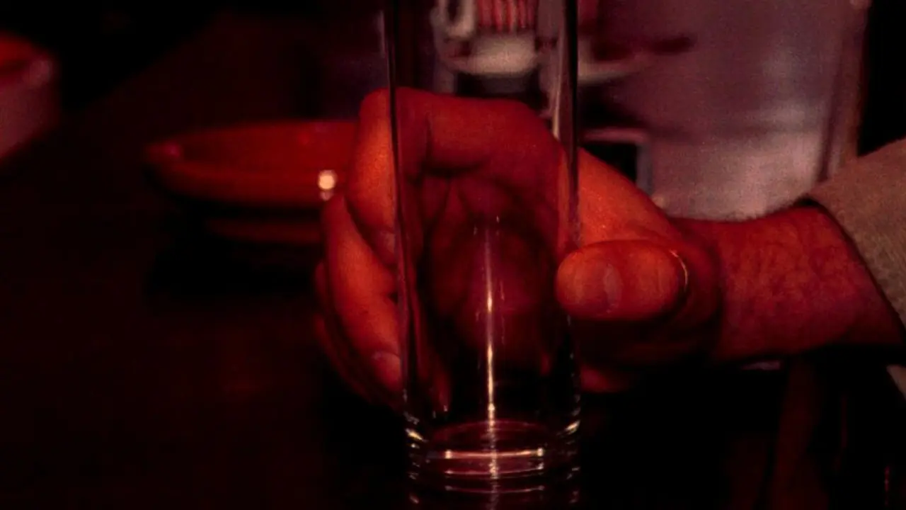 Un hombre, en un local de copas.AEP