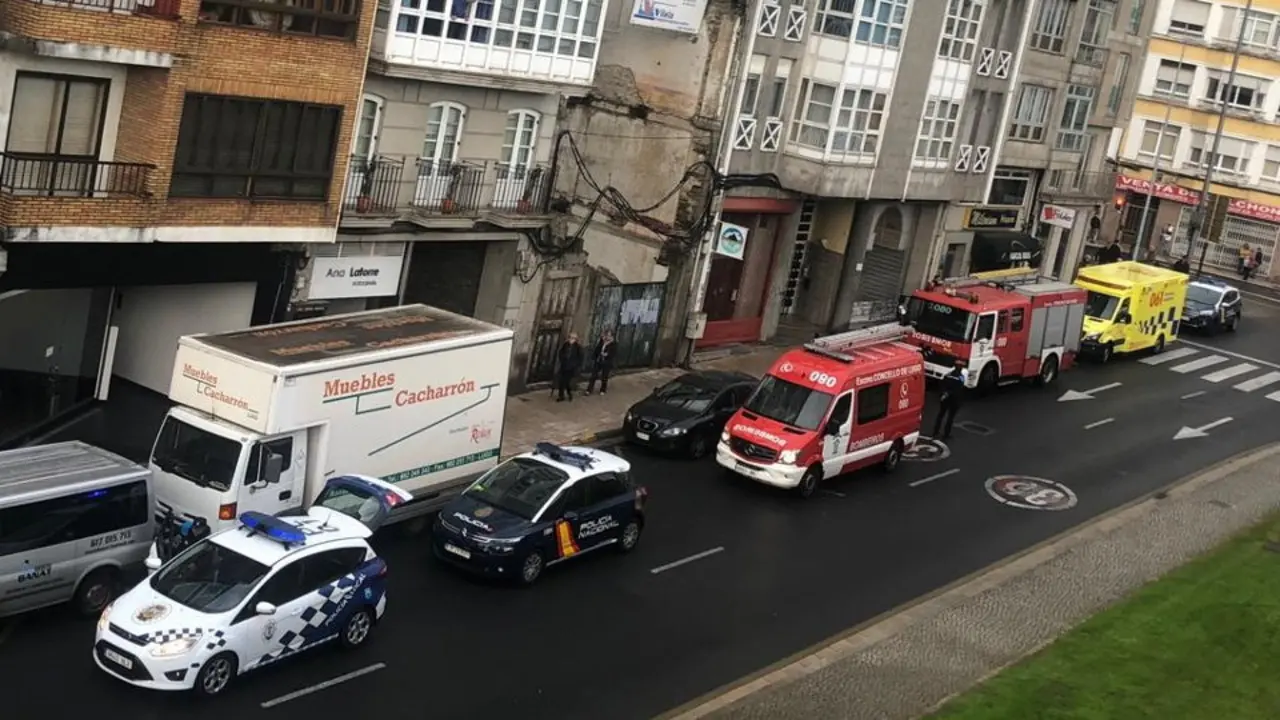Efectivos de emergencias desplegados en la Ronda da Muralla de Lugo. EP