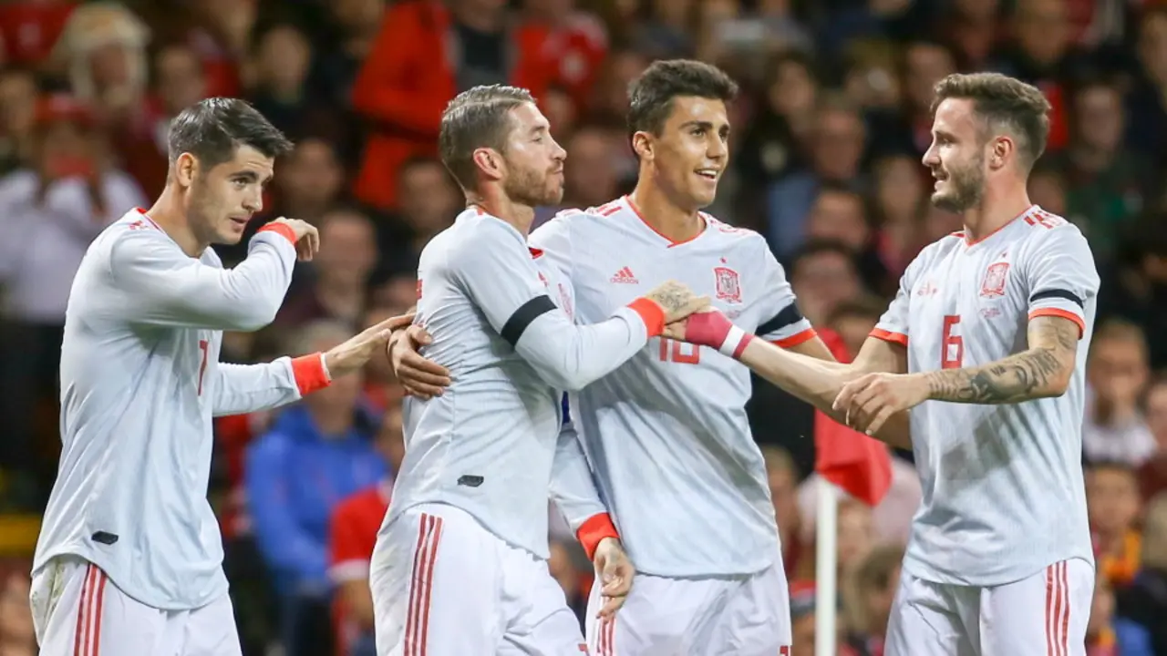 Los jugadores de la selección celebran el gol de Ramos. MIKE GRIFFITHS (Efe)