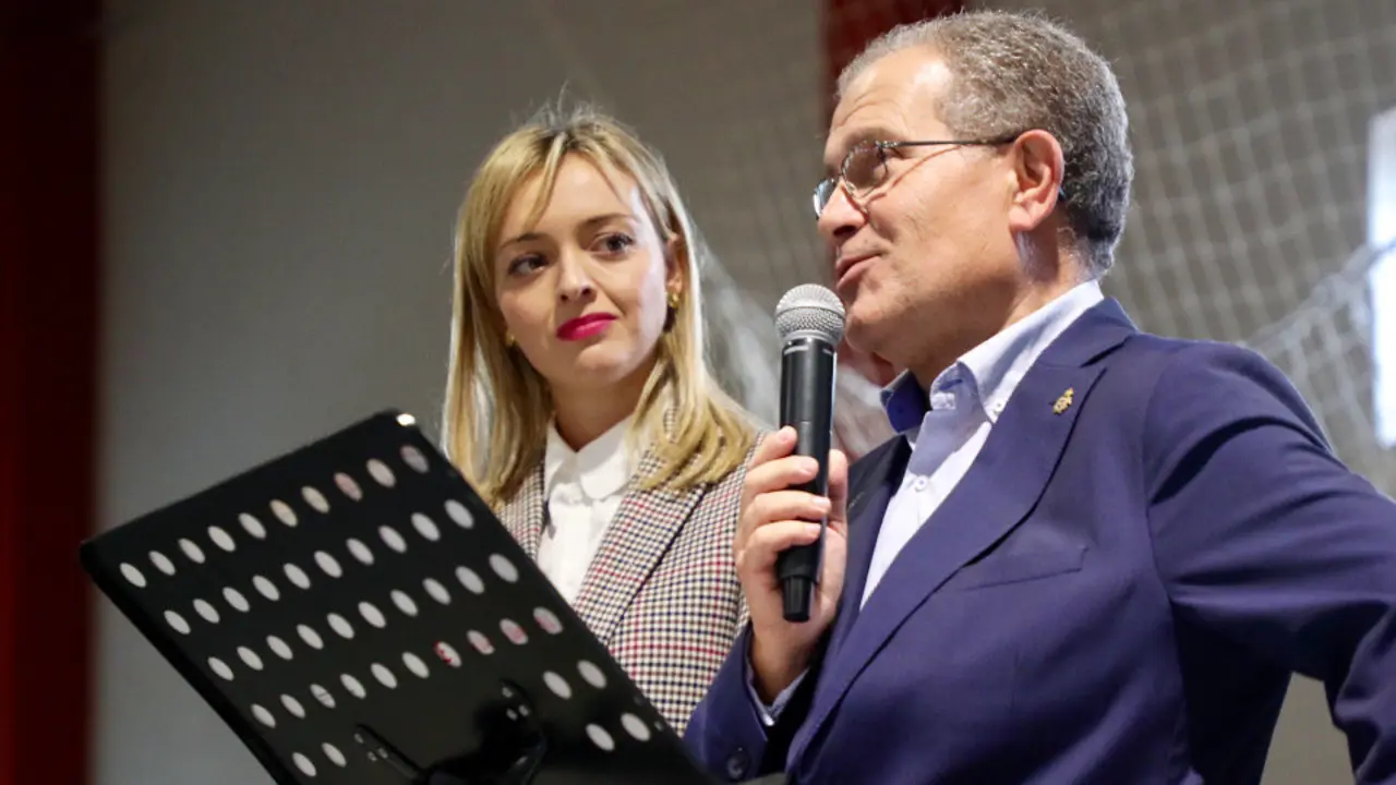 Víctor Estévez junto a la conselleira Fabiola García, este viernes. JOSÉ LUIZ OUBIÑA