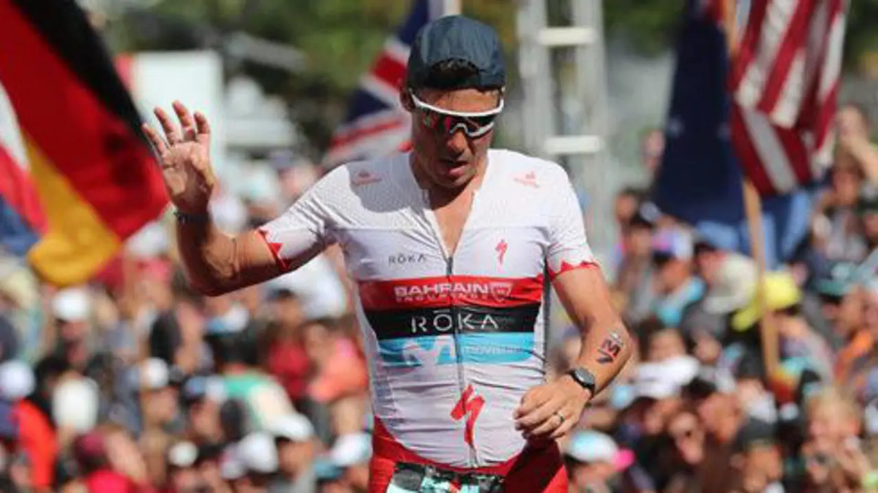 La llegada a meta en Hawai de Gómez Noya EFE