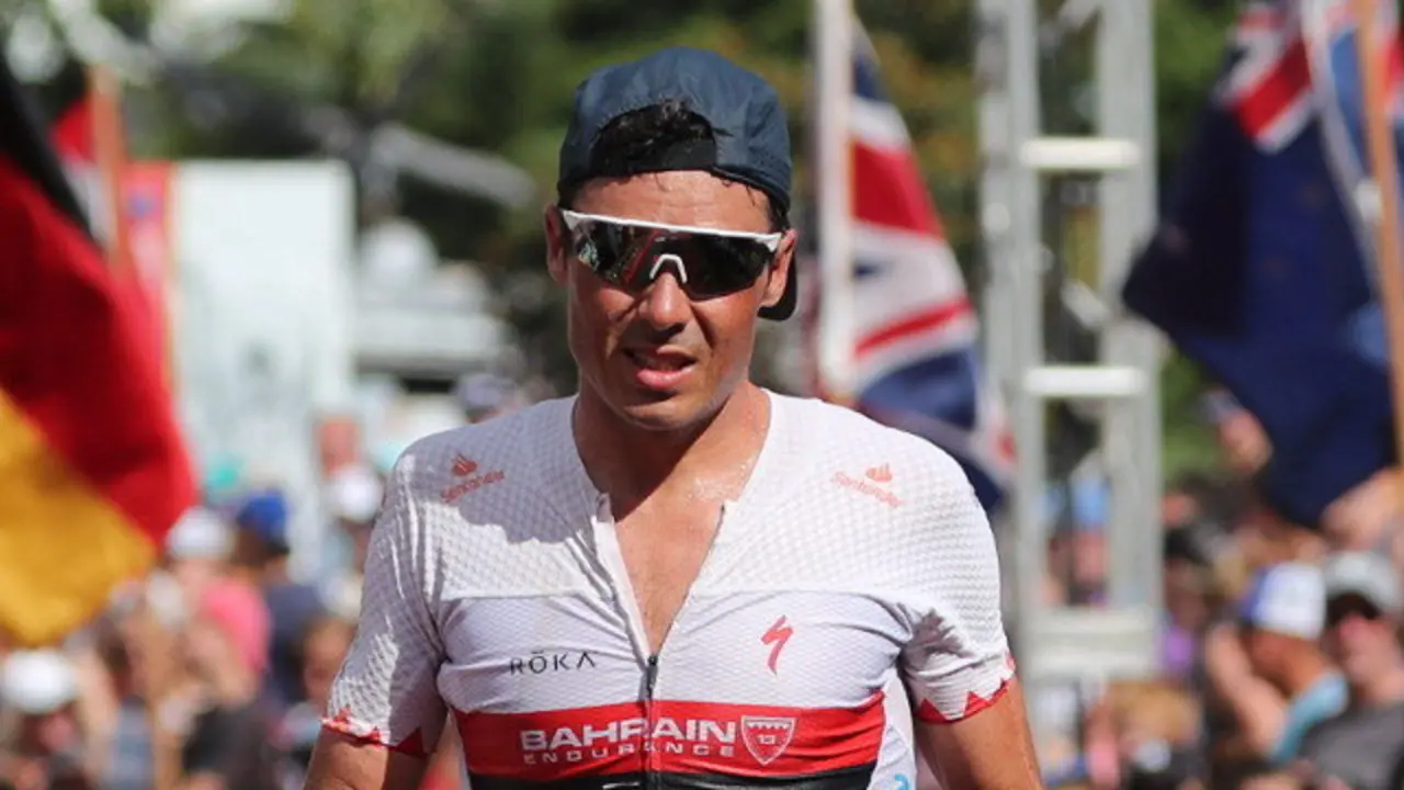 A chegada a meta en Hawai de Gómez Noya. BRUCE OMORI (EFE)