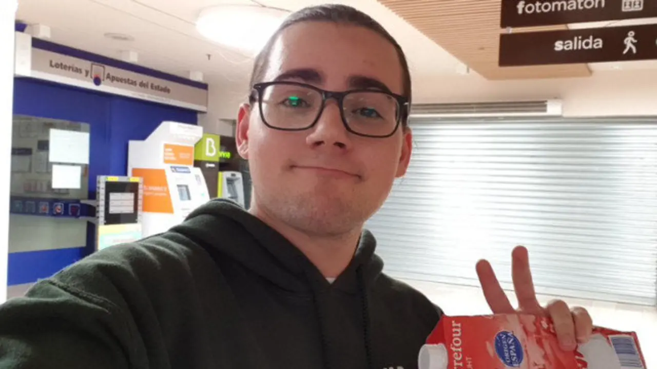 Sebasti&aacute;n G. Mouret, en un Carrefour de Getafe. TWITTER (@SEBASGMOURET)