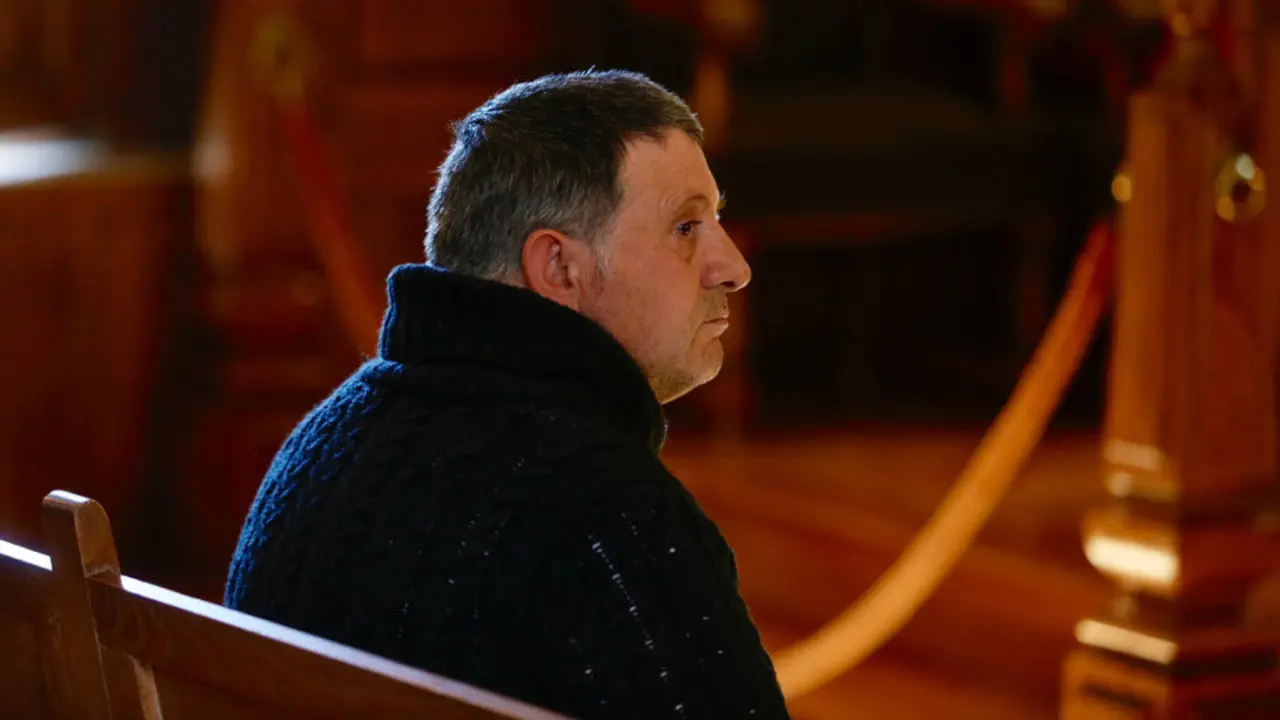 El acusado de abusar de su hijastro durante nueve años en Lalín, este martes. GONZALO GARCÍA