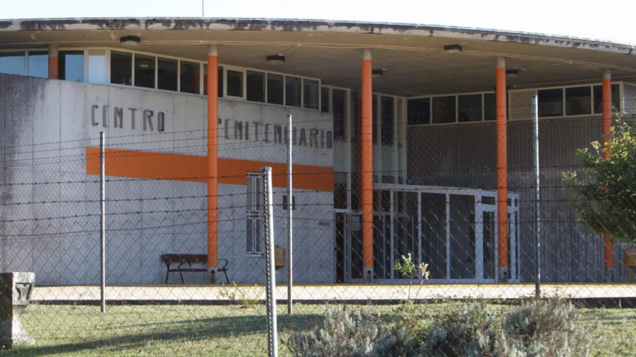 Entrada principal de la prisión de A Lama. DAVID FREIRE