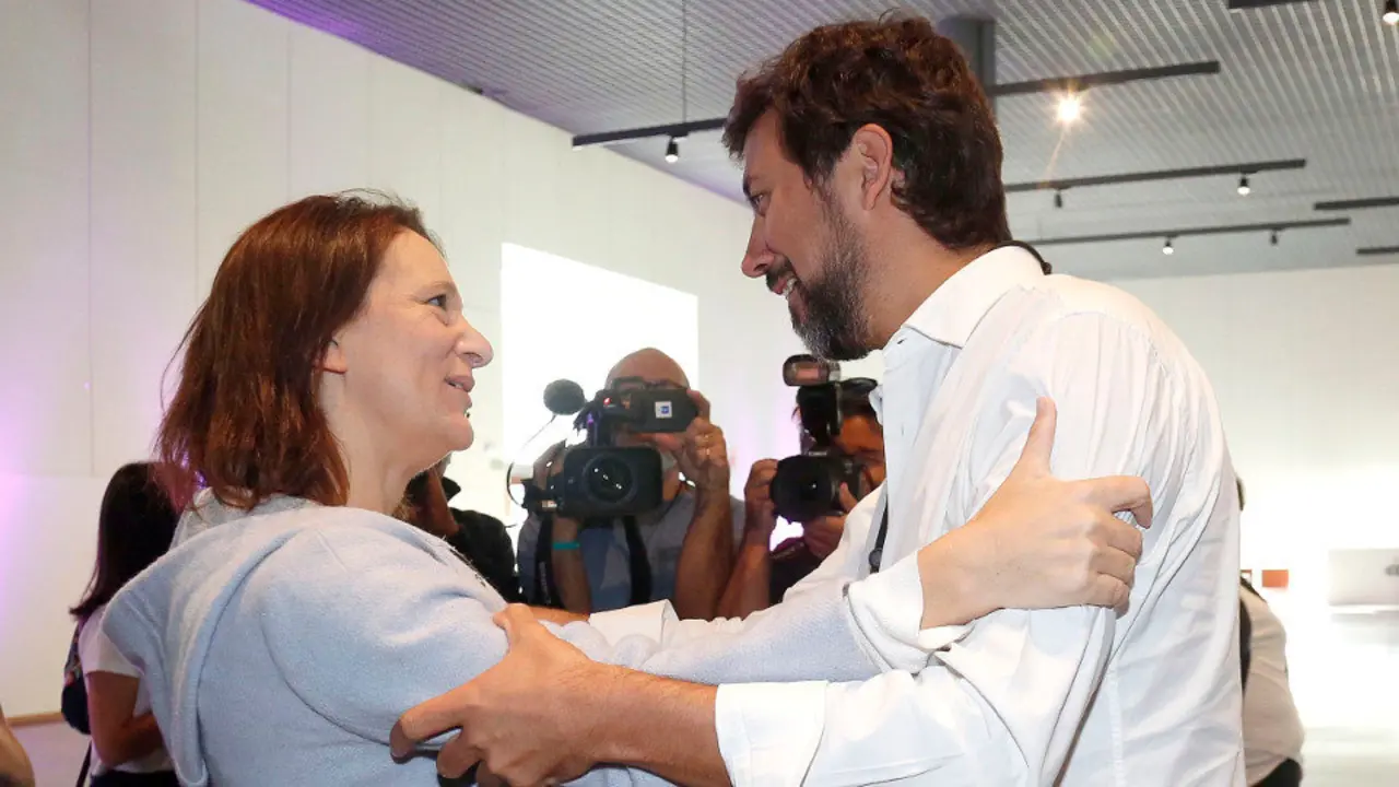 Bescansa e Gómez-Reino, no arranque das primarias de Podemos Galicia, este domingo. PEPE FERRÍN (AGN)