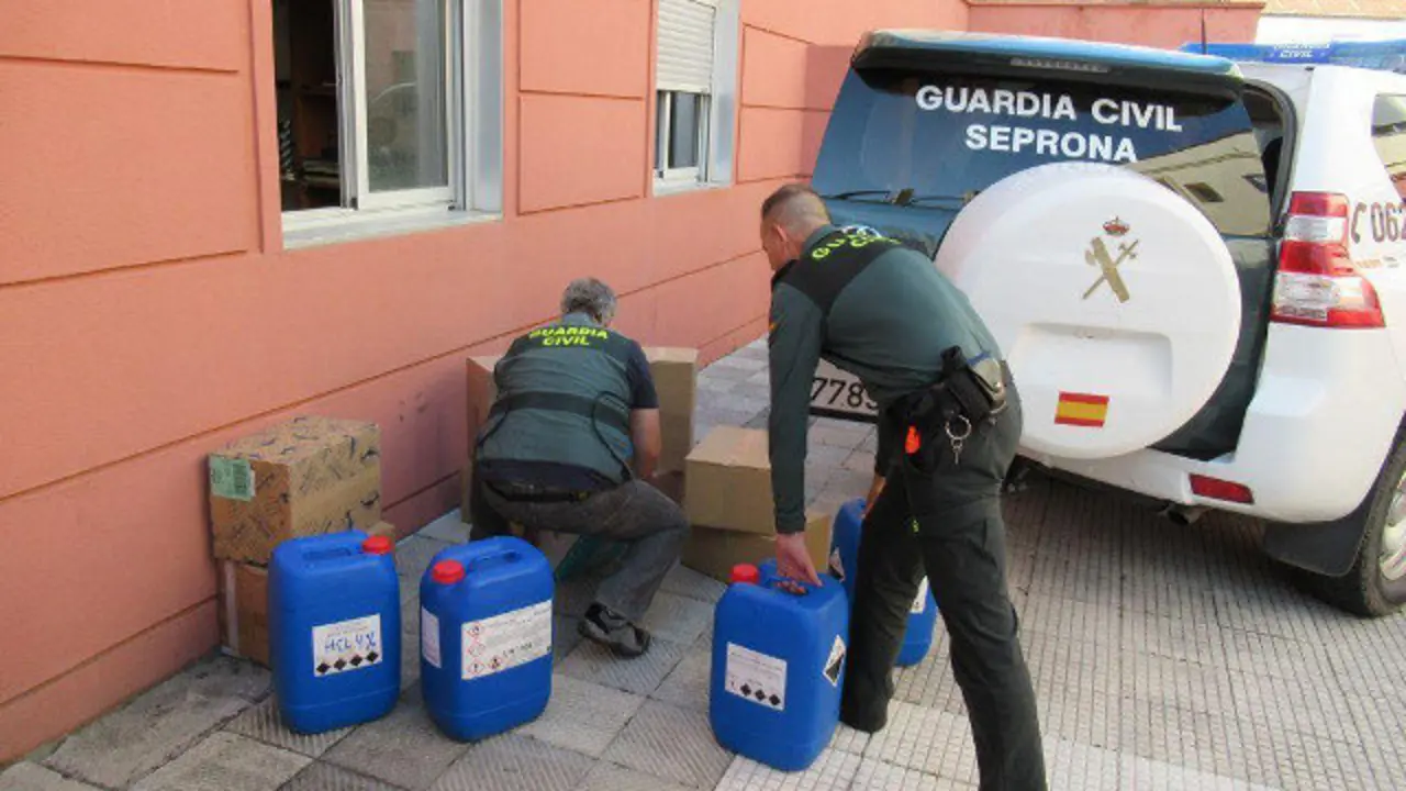 Algunos de los productos incautados en Cangas. GUARDIA CIVIL