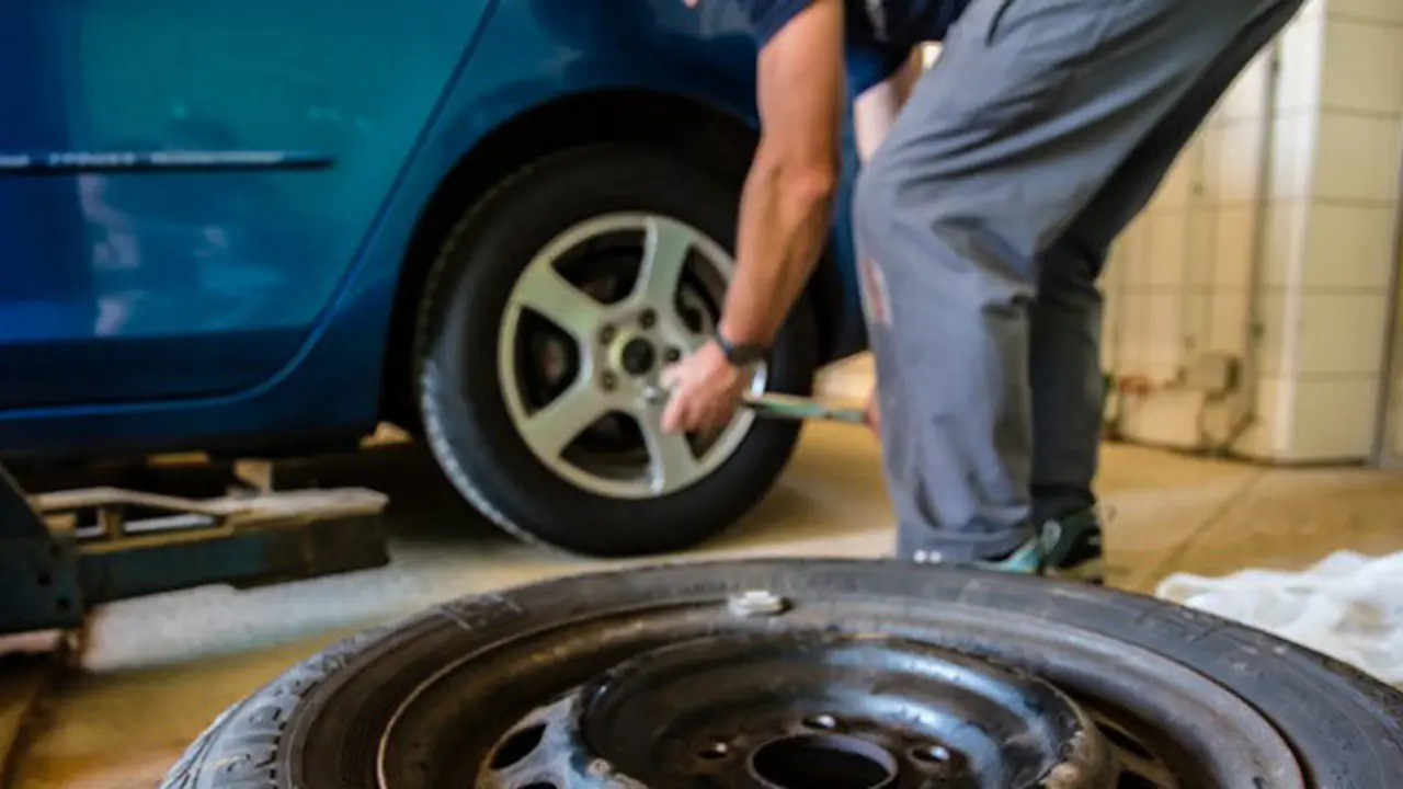 Neum&aacute;ticos en un taller HUTCH ROCK