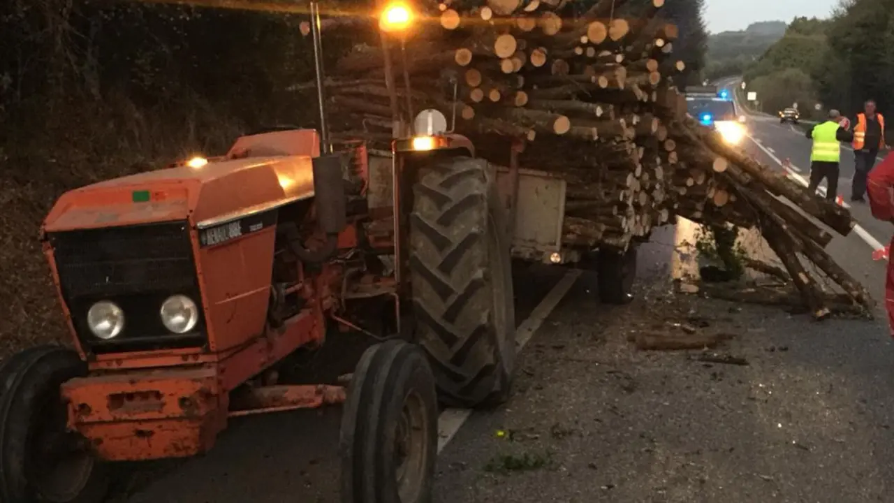 Tractor accidentado en Pol.EP
