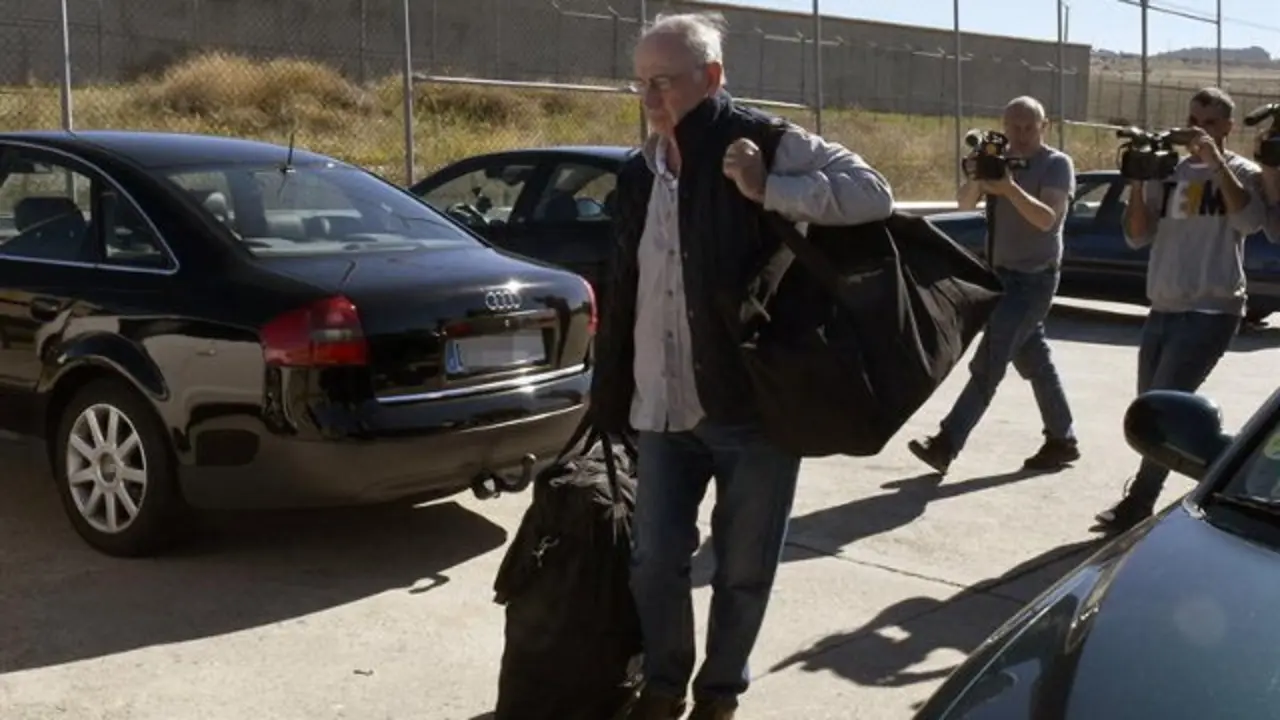 Rodrigo Rato a su llegada a la prisión madrileña de Soto del Real. VÍCTOR LERENA