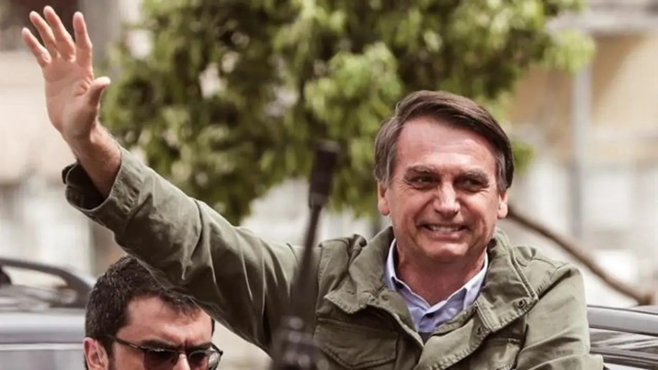 El ultraderechista Jair Bolsonaro, tras emitir su voto. ANTONIO LACERDA