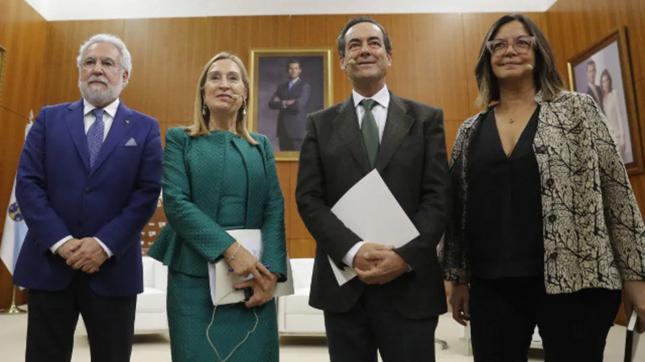 Ana Pastor, José Bono, Miguel Santalices e a directora de Hora 25 de Cadea SER, Ángels Barceló. LAVANDEIRA JR (EFE)