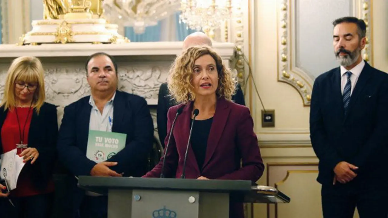 La ministra de Política Territorial y Función Pública, Meritxell Batet, tras firmar los acuerdos con los sindicatos. J.P. GANDUL (EFE)