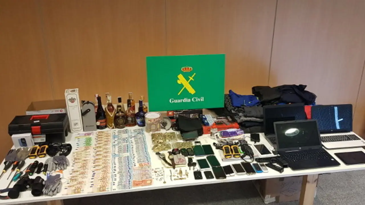 Dinero y joyas robadas en los geriátricos. GUARDIA CIVIL