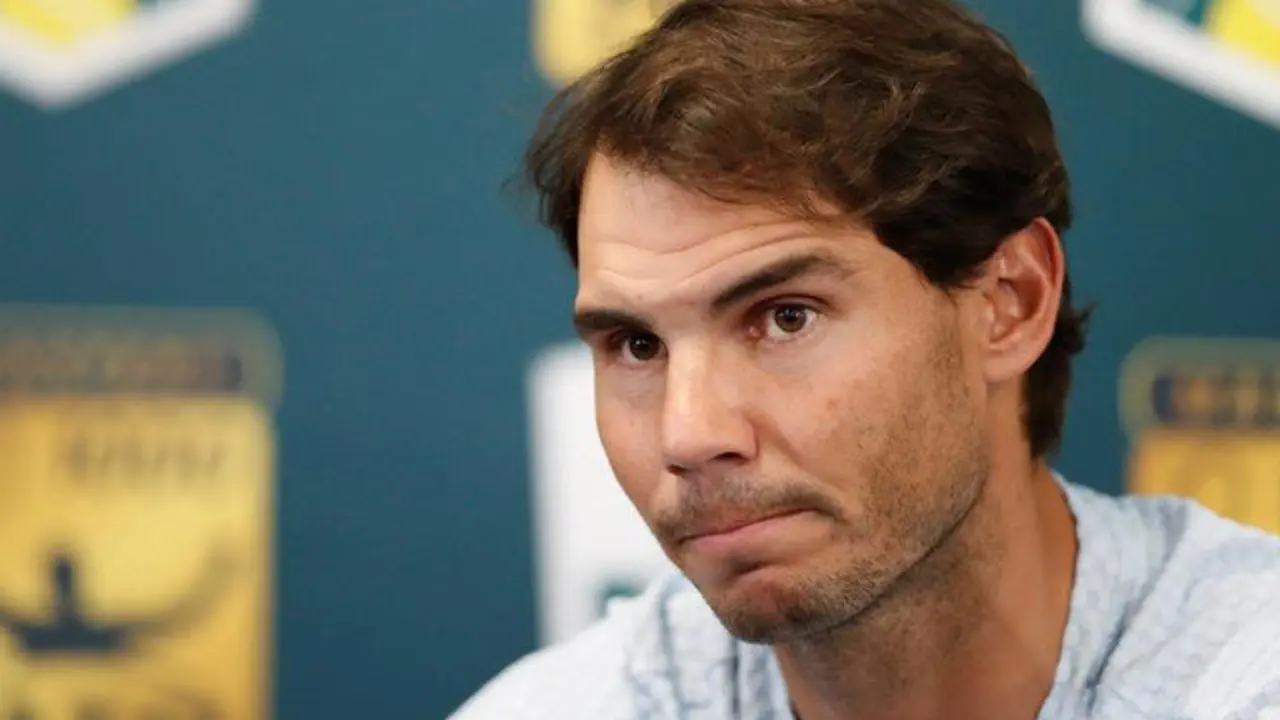 El tenista Rafael Nadal, durante la rueda de prensa de este miércoles en la que anunció su retirada del París-Bercy. IAN LANGSDON (EFE)